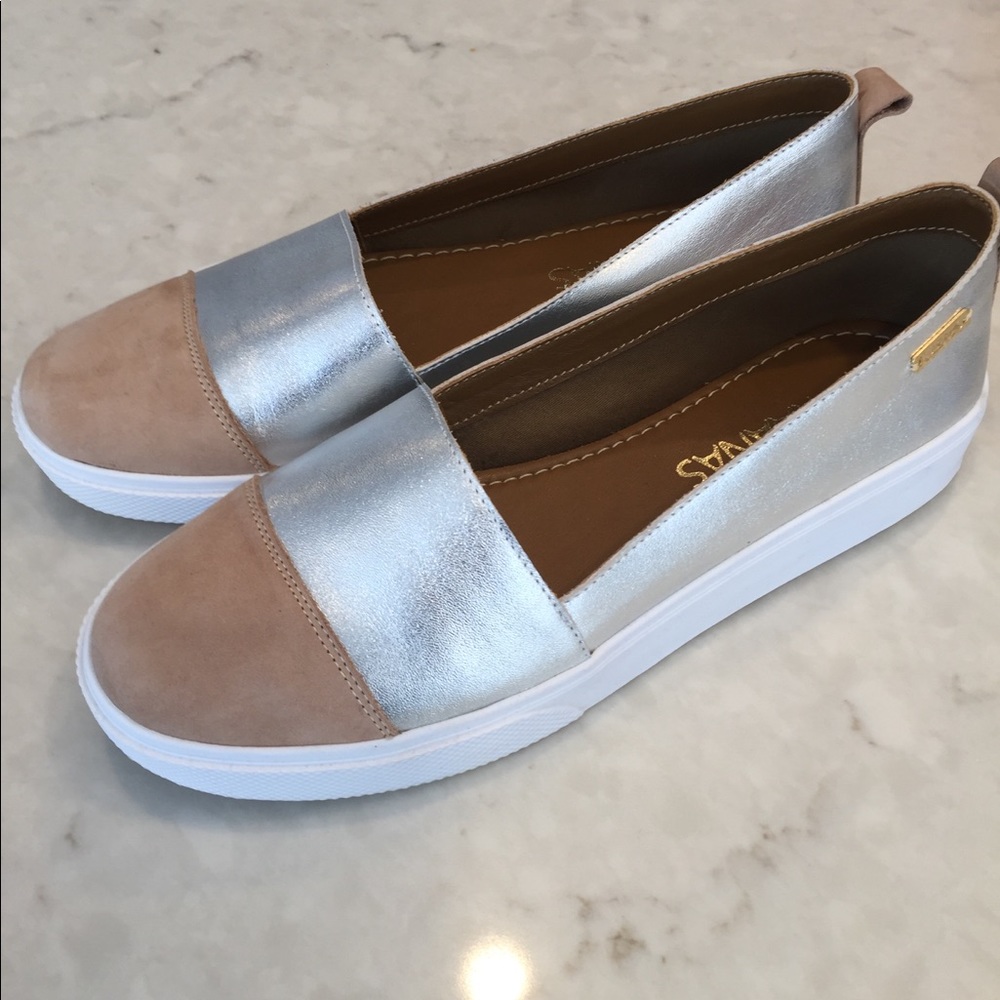 KAANAS slide on shoes size 9